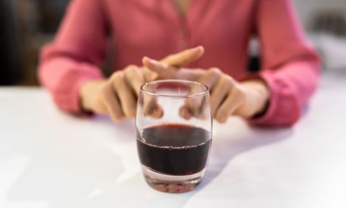 就寝前の飲酒・重い食事・激しい運動は避ける
