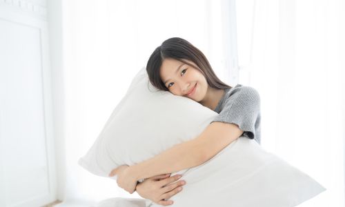枕の高さの目安：仰向け・横向きで首の中立を保つイメージ