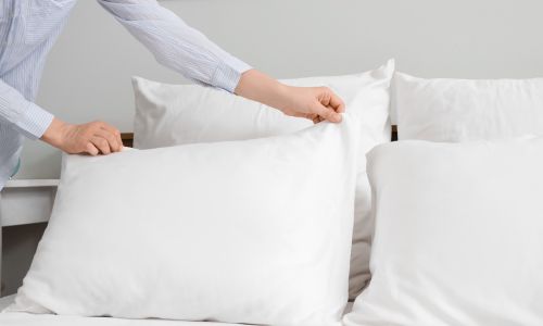 前夜の仕込み(枕の高さを微調整)