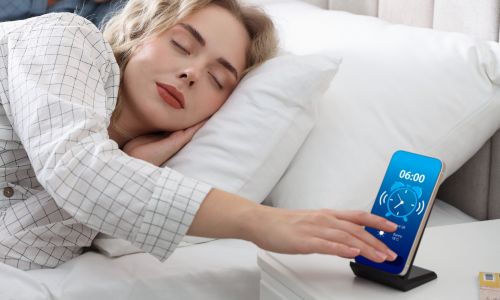 寝る前は　スマホを早めにOFF