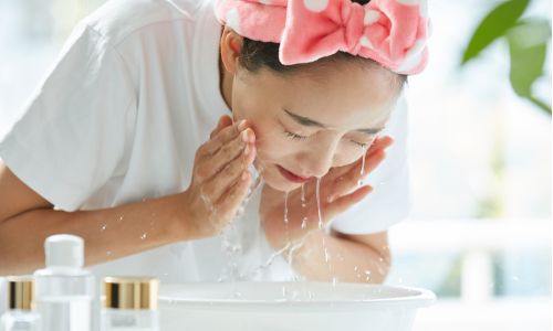 やさしい洗い方：ぬるま湯・短時間・摩擦ゼロ