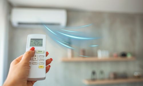 エアコンの風が顔に当たらない配置のイメージ