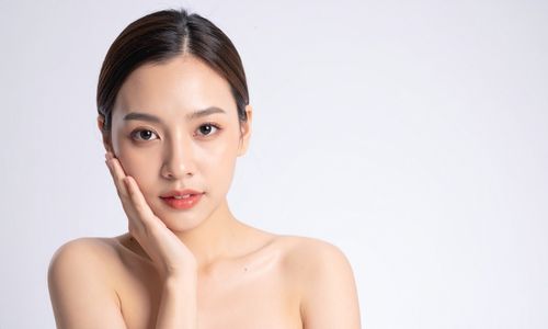 朝の乾燥を整えるイメージ（化粧水を薄く重ねて、最後に膜を作る）