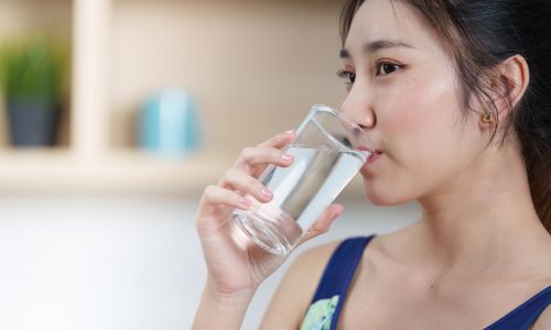 日中に飲めず夜にまとめ飲みになりやすいイメージ