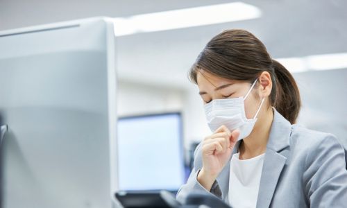 マスク生活で口元の動きが減り、呼吸が浅くなるイメージ